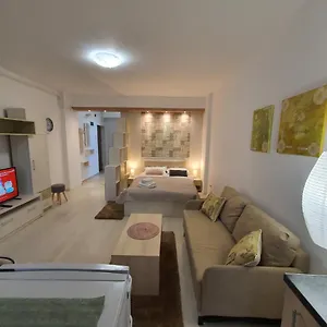 Garsoniere Fundeni Бухарест
