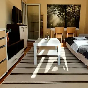 Between Parks - King Bed - - Football Field Бухарест
