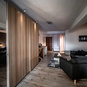  Apartment Shiro