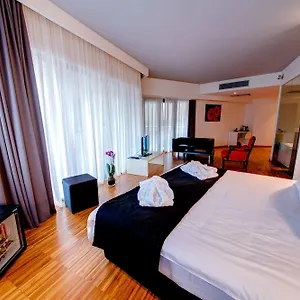 Hotel Sarroglia, Bukareszt